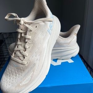 Hoka Women’s Clifton 9